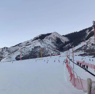 玉龙雪山滑雪场，滑一次就爱上