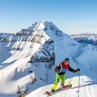 冬季滑雪胜地探秘：速度与激情的冰雪盛宴