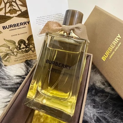 冷艳中的一抹甜:Burberry博柏利 高定香氛 凛冬之花香水