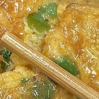 青椒炒鸡蛋是一款家常菜品，主要食材是鸡蛋和青椒