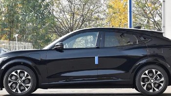 小米YU7与焕新Model Y：全方位对比与市场竞争力分析