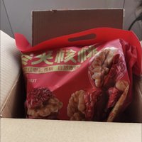 美味又营养的良品铺子迷你枣夹核桃