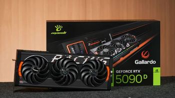 万丽星舰 GeForce RTX 5090D OC 32G显卡图赏：星空黑配色，融入赛车元素