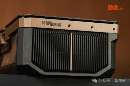 索泰RTX 5090 D 32GB SOLID OC图赏：简约造型与复古色调的交融体