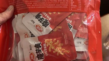 一口入魂！卫龙魔芋爽，我愿称之为零食界的天花板