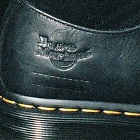 thisisneverthat 首次联手 Dr. Martens 推出联名鞋款