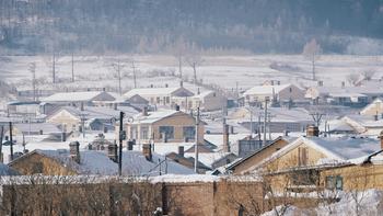 比哈尔滨人少，比禾木便宜！冬捕鱼、喂东北虎、流放宁古塔...这座“中国雪城”也该火了！ 