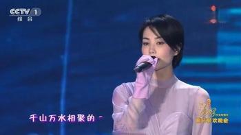 王菲再登春晚，温暖演绎深情单曲《世界赠予我的》