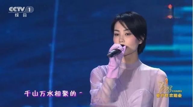 王菲再登春晚，温暖演绎深情单曲《世界赠予我的》