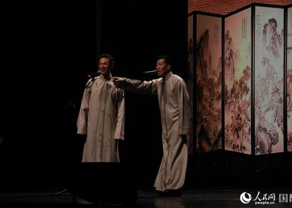 “金蛇献瑞”巴黎春节联欢晚会举行