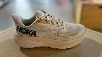 Hoka One One Clifton系列跑鞋详解：科技与舒适兼备的理想之选