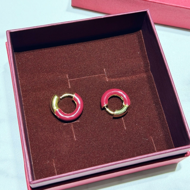 酒红色的浪漫与优雅：AGATHA里奥珐琅耳环