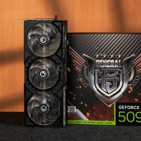 影驰GeFroce RTX 5090 D大将显卡评测：DLSS 4助力，4K高刷畅玩光追游戏