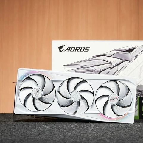 技嘉 AORUS RTX 5090 D MASTER ICE评测：焕然一新的“雕牌”旗舰