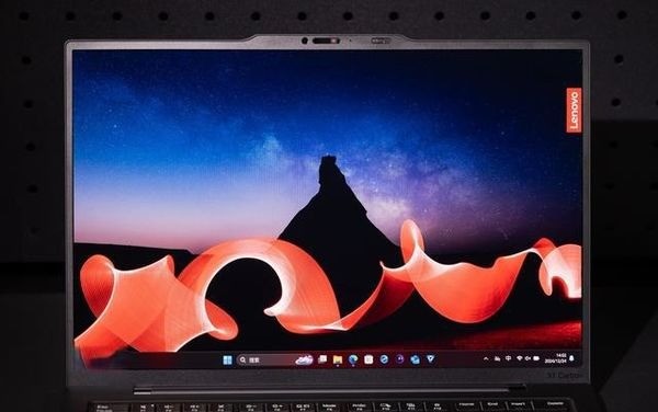 商务轻薄新典范：联想ThinkPad X1 Carbon Aura AI 2025