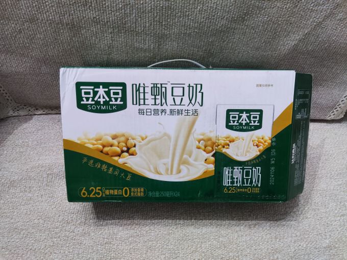 跟着爆料17块多购买了一箱24盒豆本豆唯甄豆奶