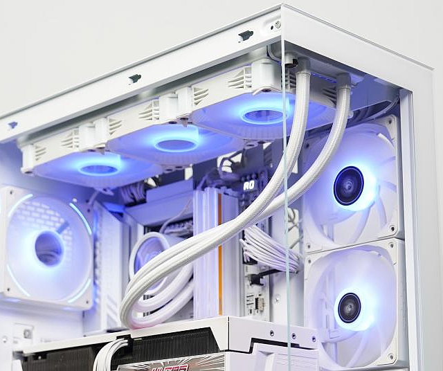 Ultra5 245K+技嘉Z890冰雕主板，装颜值+性能兼顾白色海景房主机