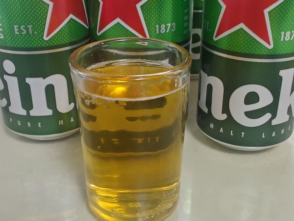 年货清单：泡沫丰富的喜力经典啤酒