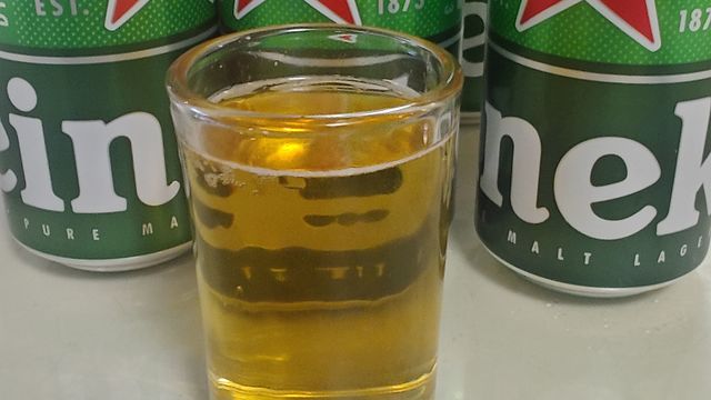 年货清单：泡沫丰富的喜力经典啤酒