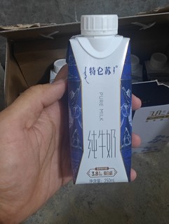 年货清单：旋拧方便，营养成分不低的特仑苏纯牛奶