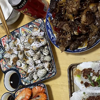 四川人在广东过年，年夜饭做出了广东海鲜风味