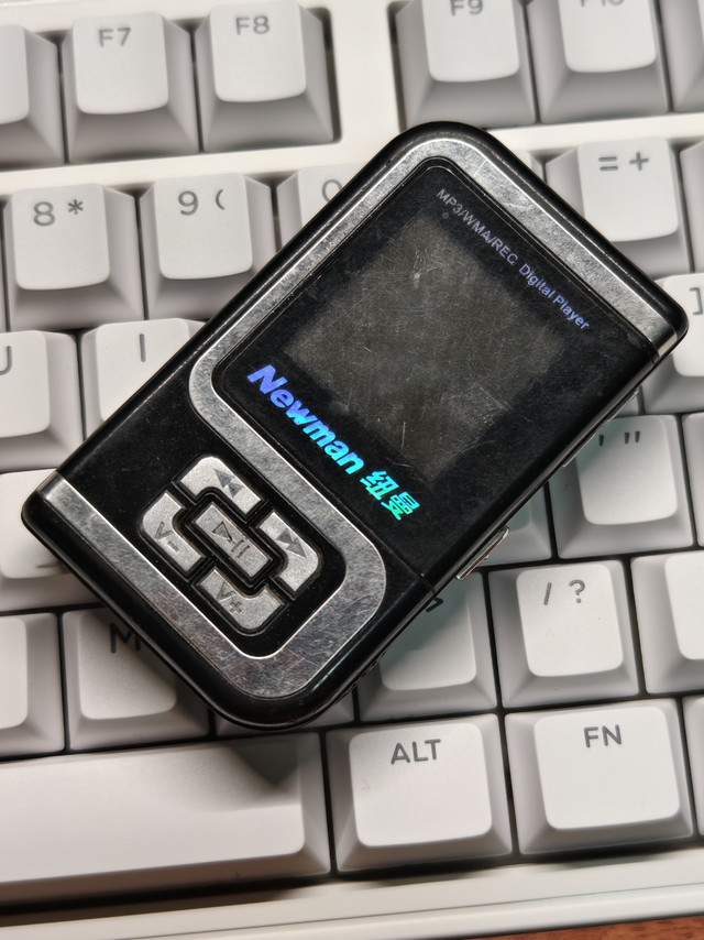 第一个爱的人，第一部 Mp3 