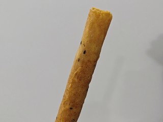 面包房买的新鲜蛋卷还是挺好吃的。