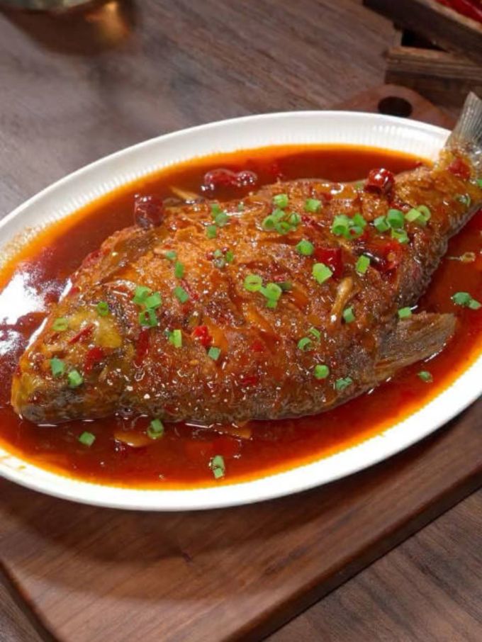 佳节餐桌上的红烧鱼:从准备到享用的美味之旅