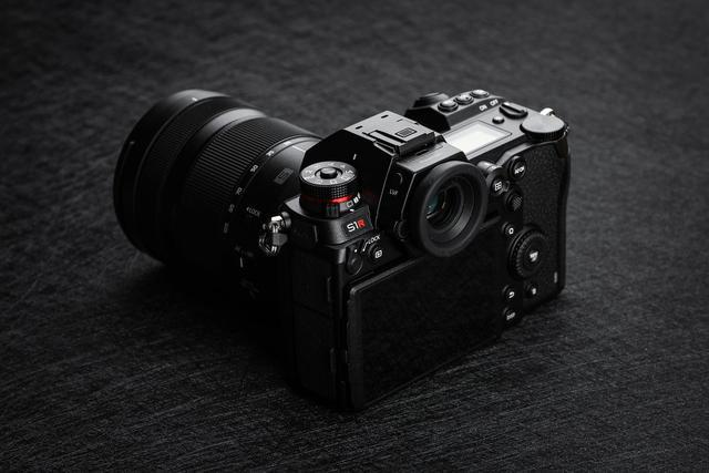 松下LUMIX S1R II前瞻：6000万像素全画幅相机 强劲视频和自动对焦升级