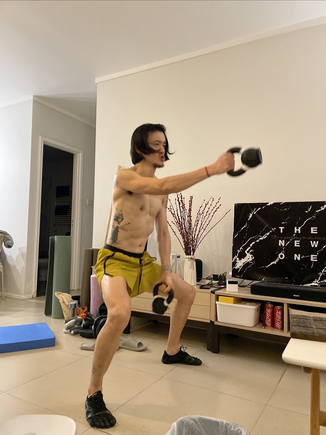 🏃跑步党家庭健身 | 壶铃才是隐藏的“六边形战士”！