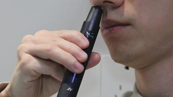 精致面部管理，情人节送礼不踩雷，就选精颜触控智能鼻毛剪 