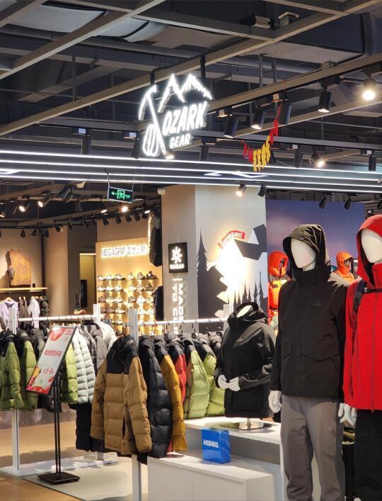 他是国产户外品牌里LOGO最好看的有无争议