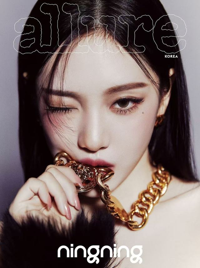 宁艺卓 🖤 #宁艺卓范思哲全球品牌代言人# 250101｜VERSACE｜@NINGx2宁艺卓 相关Versace的一年Versace2024年的编辑宣传活动资源/翻译/小鱼——— ฅ៸៸᳐⦁⩊⦁៸៸