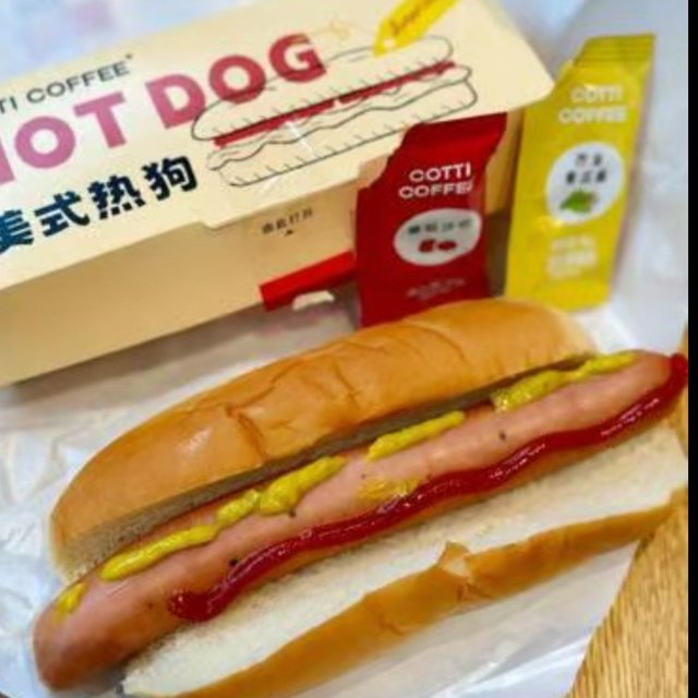 打工人的早餐，随手带份库迪咖啡配热狗！