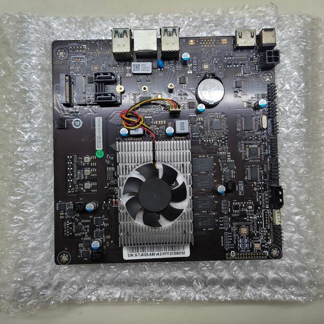 235元将蜗牛J1900黑裙无损升级至J4125 8G内存 4盘位NAS