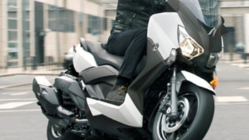 Yamaha X-Max 400踏板摩托车