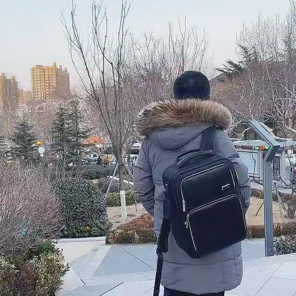 男士商务双肩包怎么选？地平线8号探界者背包：高效收纳通勤必备