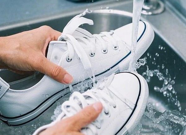 鞋子的清洗"指南"及注意事项