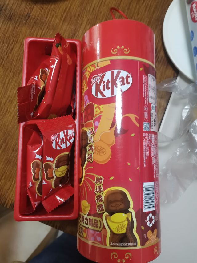 ‌雀巢奇巧鞭炮礼盒，新年新趣味‌
