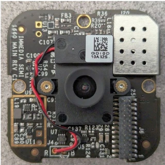 拆解Blink Mini安防摄像头：怎么这么多没用上的螺丝孔和焊盘？