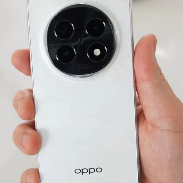 OPPO Find N5 薄的离谱的折叠屏手机