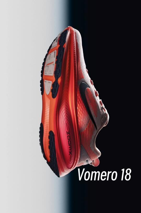 Nike Vomero 18跑鞋：全新双层缓震技术与舒适极致体验分析