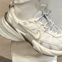 NIKE V2K RUN运动鞋，开启时尚运动之旅