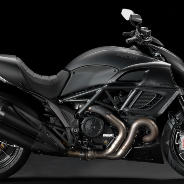 杜卡迪Diavel Dark 2013摩托车高性能摩托车