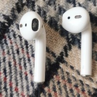 苹果AirPods（第 1 代）我还在用，家人们能给我推荐一个耳机吗？