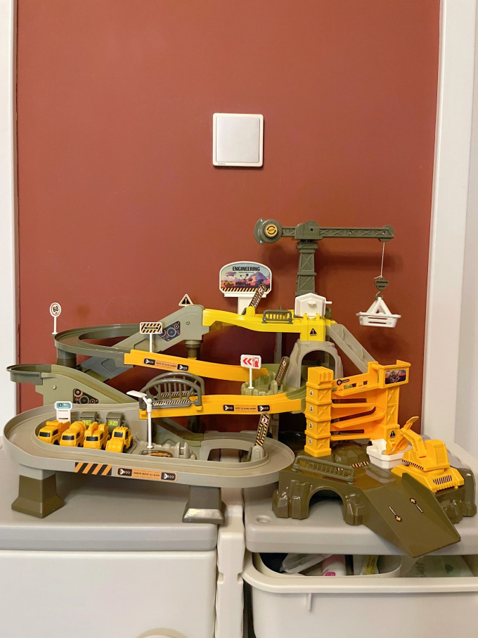 男宝们钟爱的工程车轨道玩具来啦